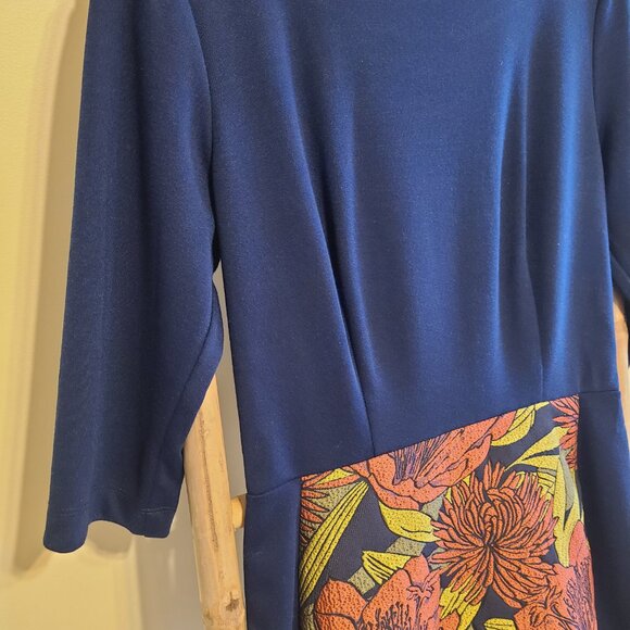 Anthropologie fitted dress - Picture 3 of 9